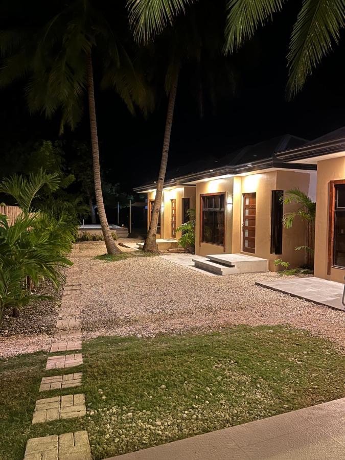 Southseas Beach Resort And Dive Center Santander Exteriör bild