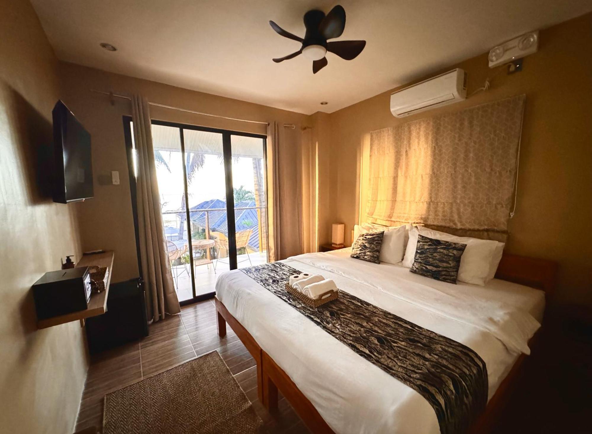 Southseas Beach Resort And Dive Center Santander Exteriör bild