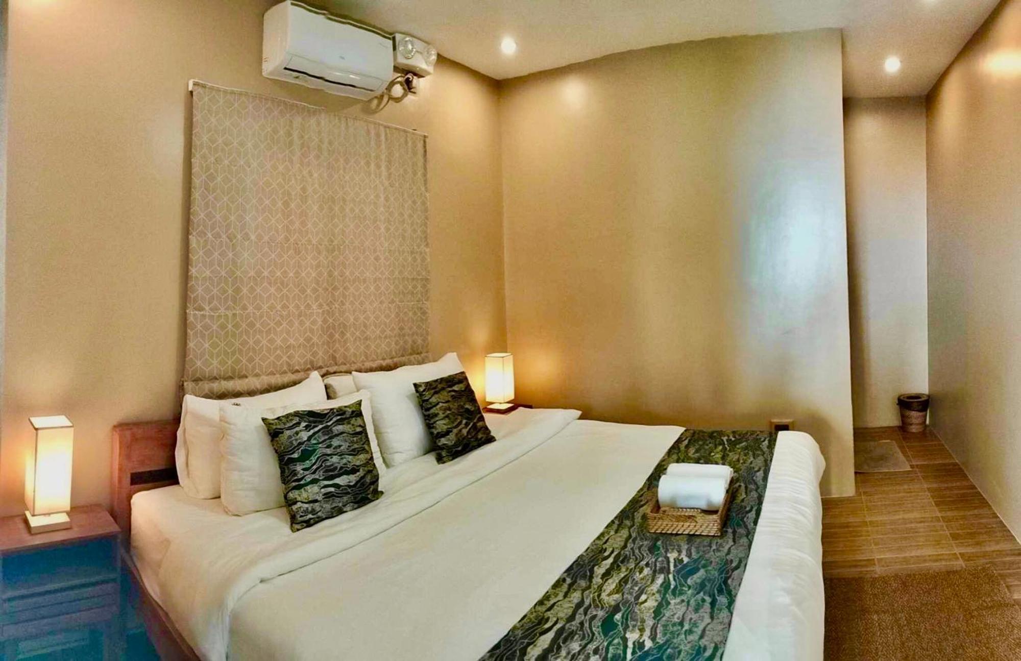 Southseas Beach Resort And Dive Center Santander Exteriör bild
