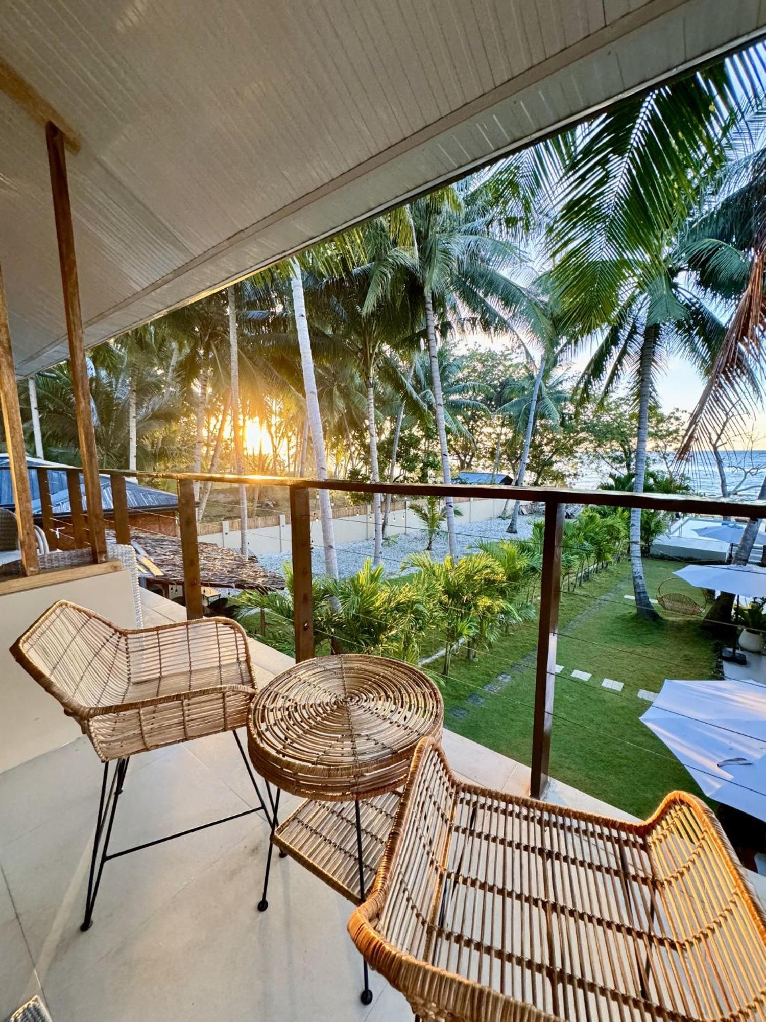 Southseas Beach Resort And Dive Center Santander Exteriör bild