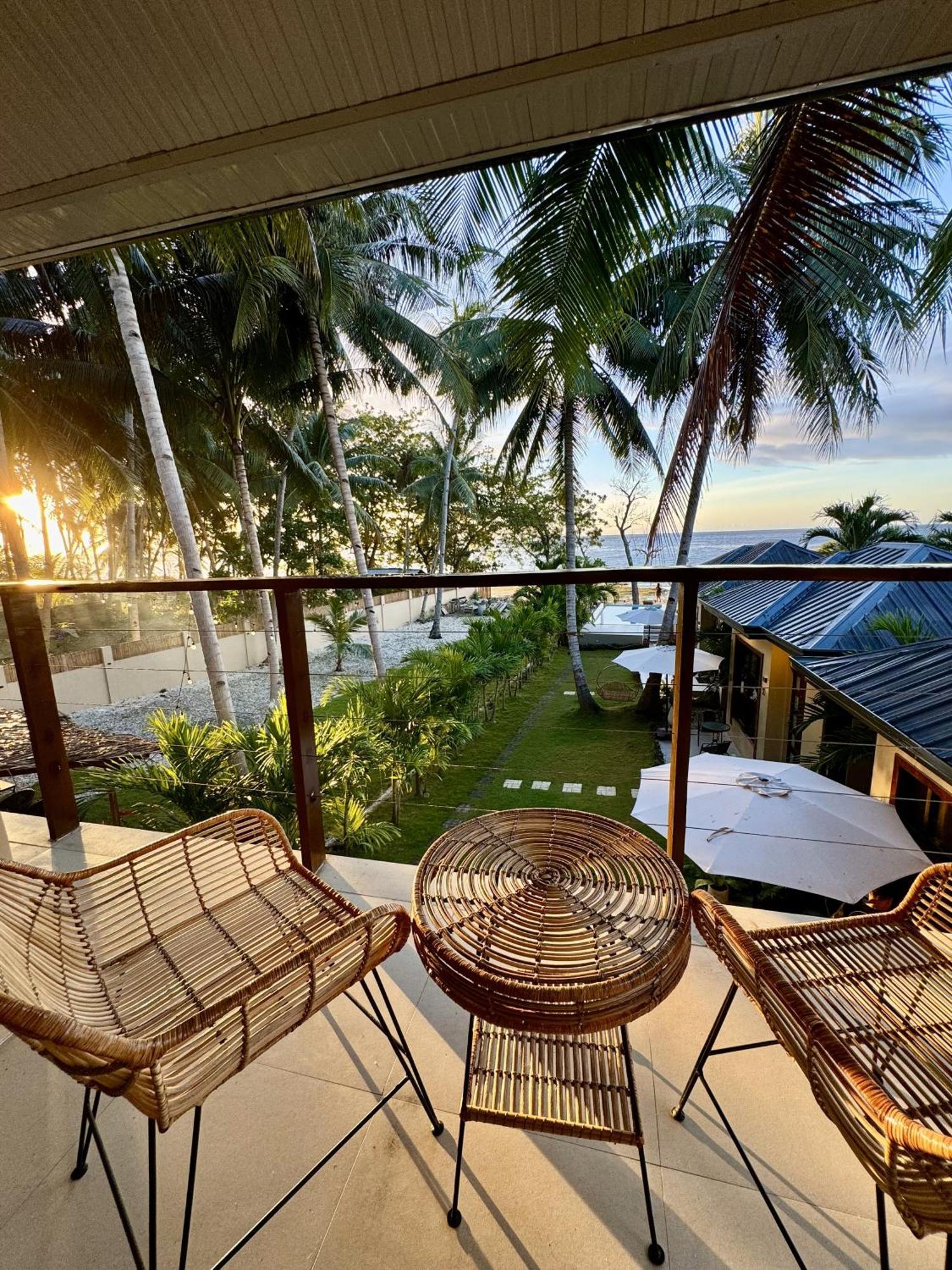 Southseas Beach Resort And Dive Center Santander Exteriör bild