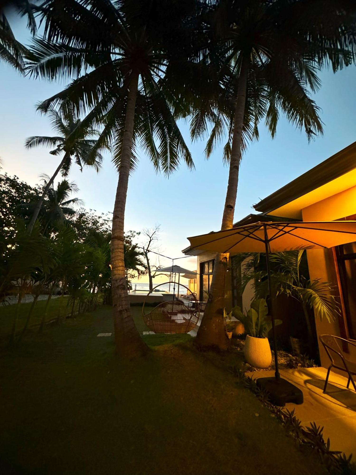 Southseas Beach Resort And Dive Center Santander Exteriör bild