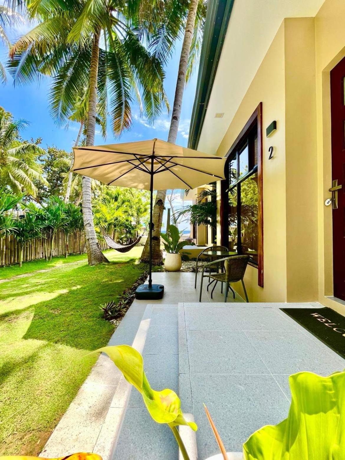 Southseas Beach Resort And Dive Center Santander Exteriör bild