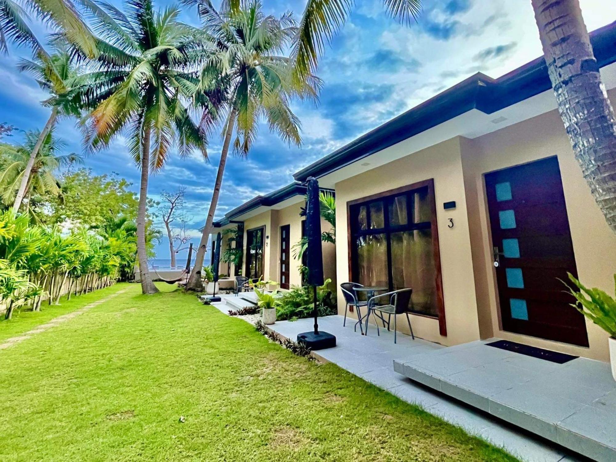 Southseas Beach Resort And Dive Center Santander Exteriör bild